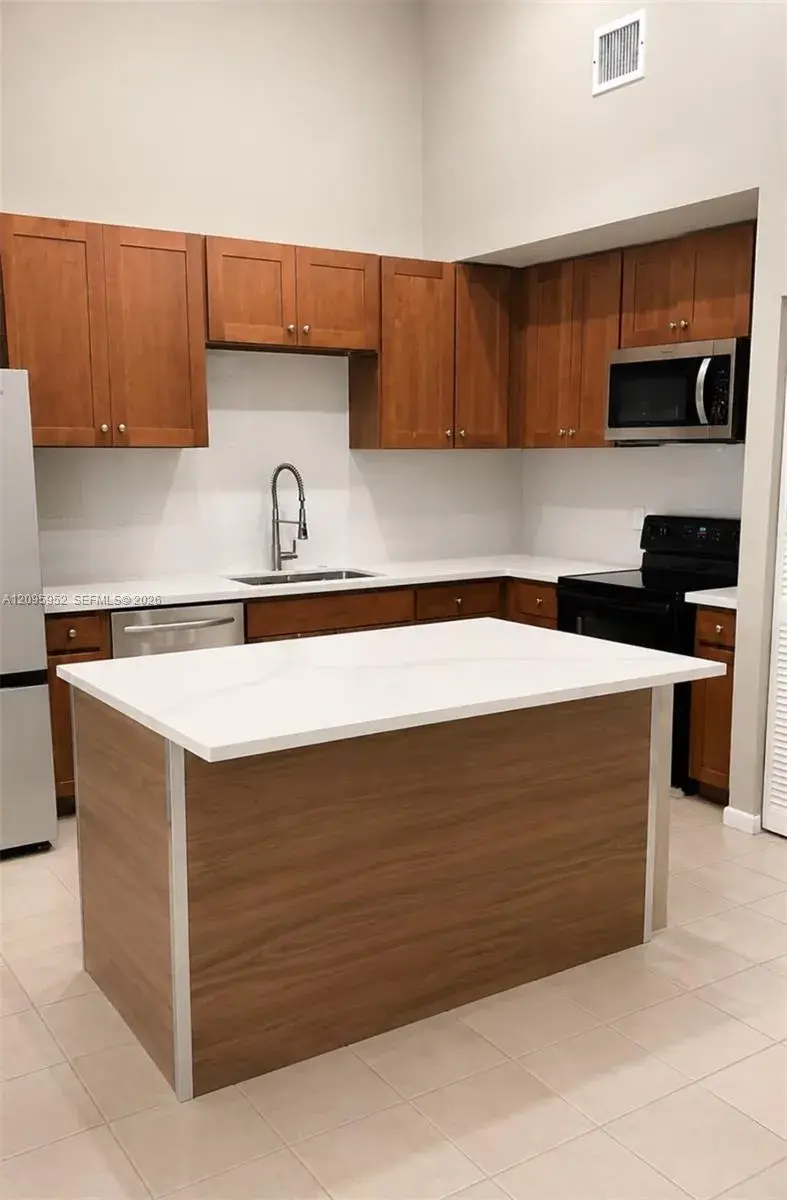 7466 NW 34th St, Lauderhill FL 33319