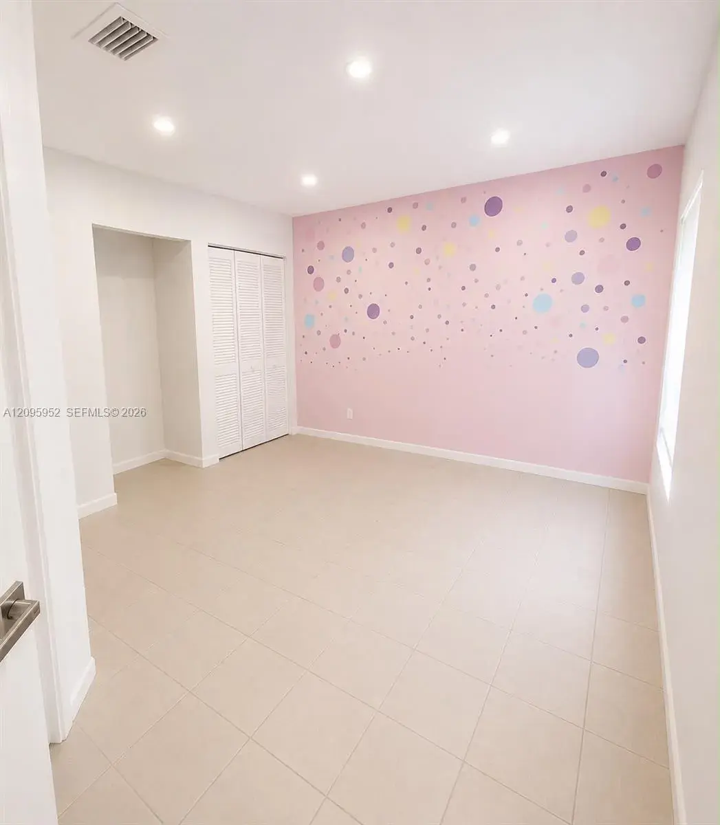 7466 NW 34th St, Lauderhill FL 33319