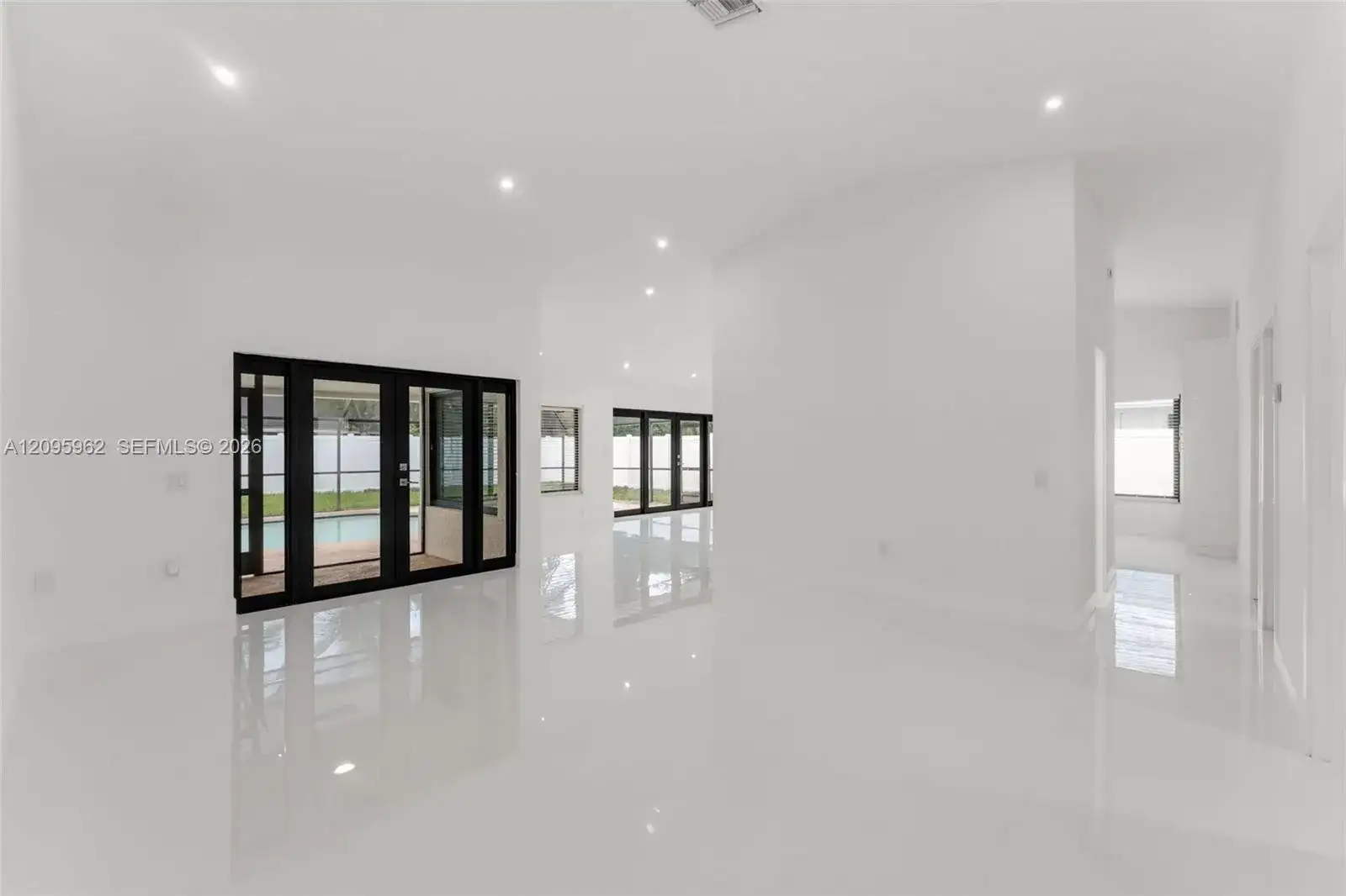 10480 SW 130th Ave, Miami FL 33186 photo 2