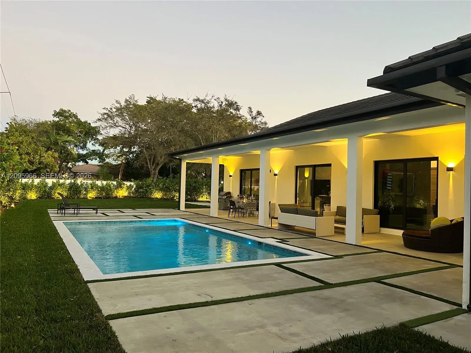 21498 Highland Lakes Blvd, Miami FL 33179