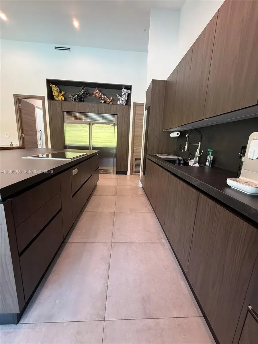 21498 Highland Lakes Blvd, Miami FL 33179