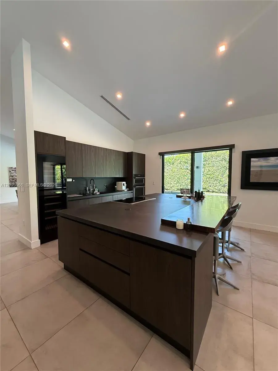 21498 Highland Lakes Blvd, Miami FL 33179