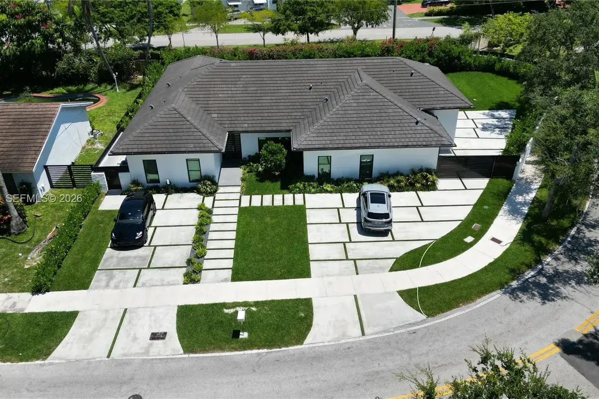21498 Highland Lakes Blvd, Miami FL 33179