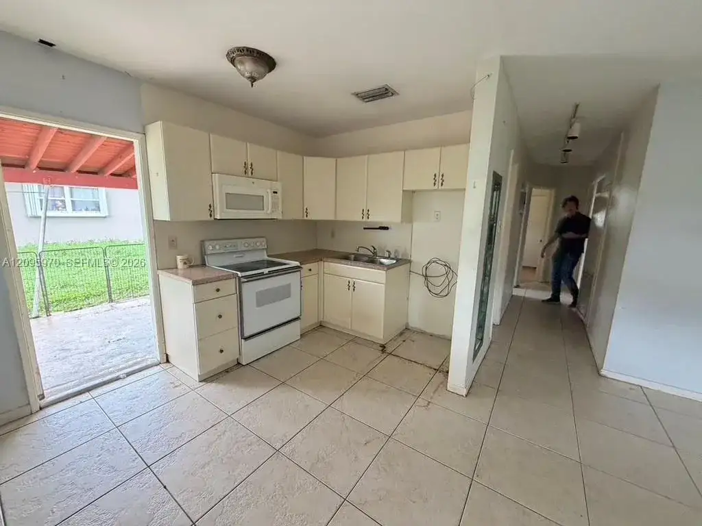 6115 SW 2nd St, Margate FL 33068 photo 3
