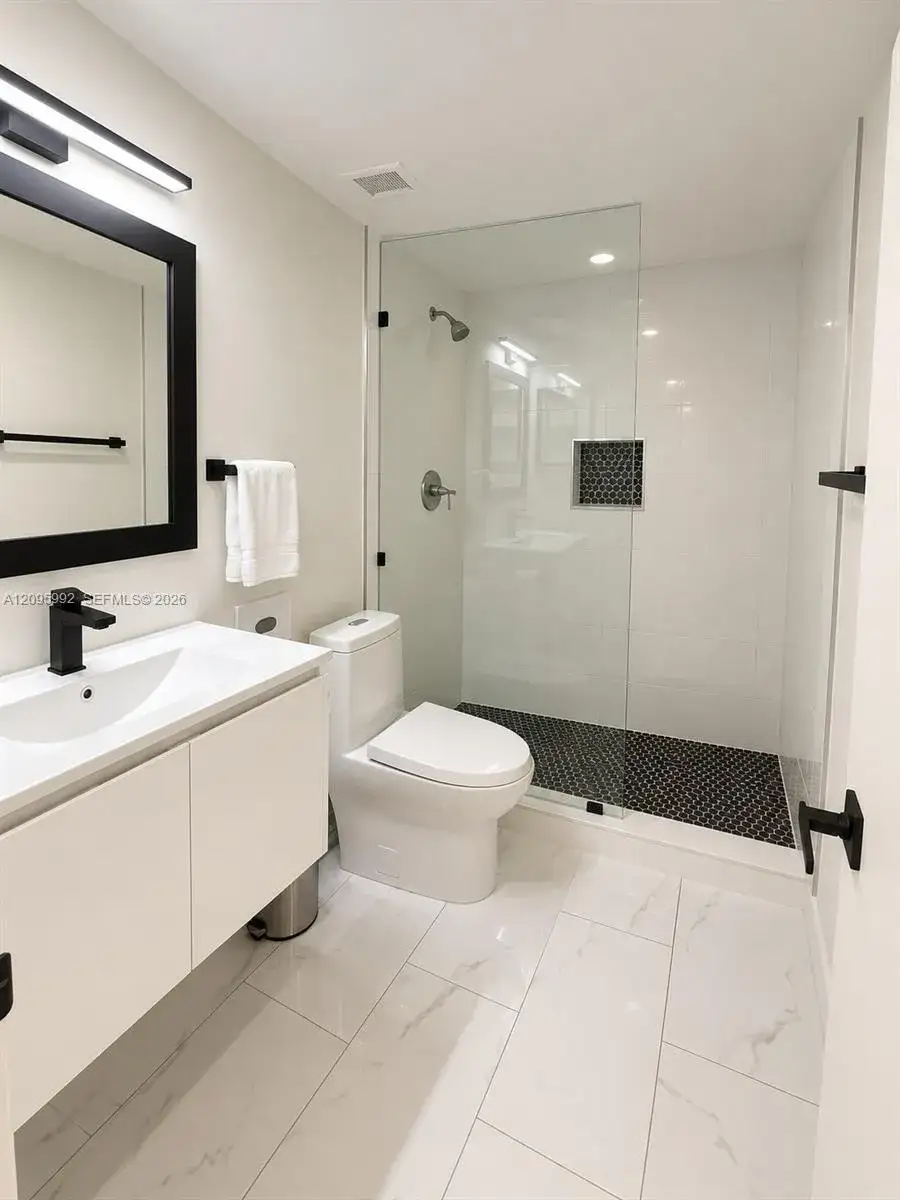 18870 NW 57th Ave # 202, Hialeah FL 33015