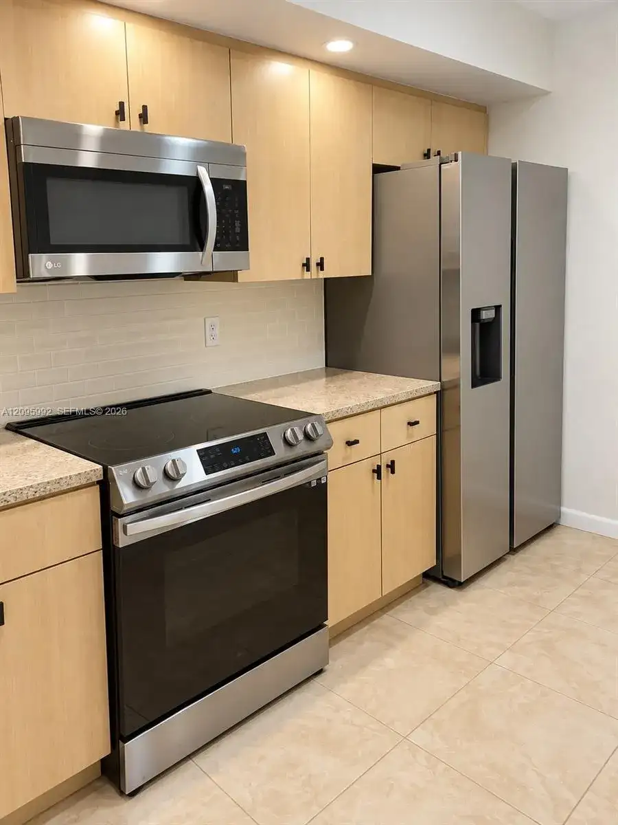 18870 NW 57th Ave # 202, Hialeah FL 33015 photo 3