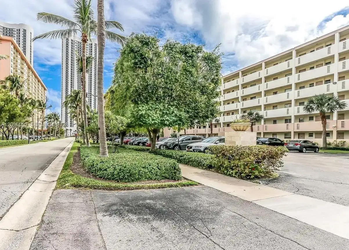 220 Kings Point Dr # 411, Sunny Isles Beach FL 33160 photo 3