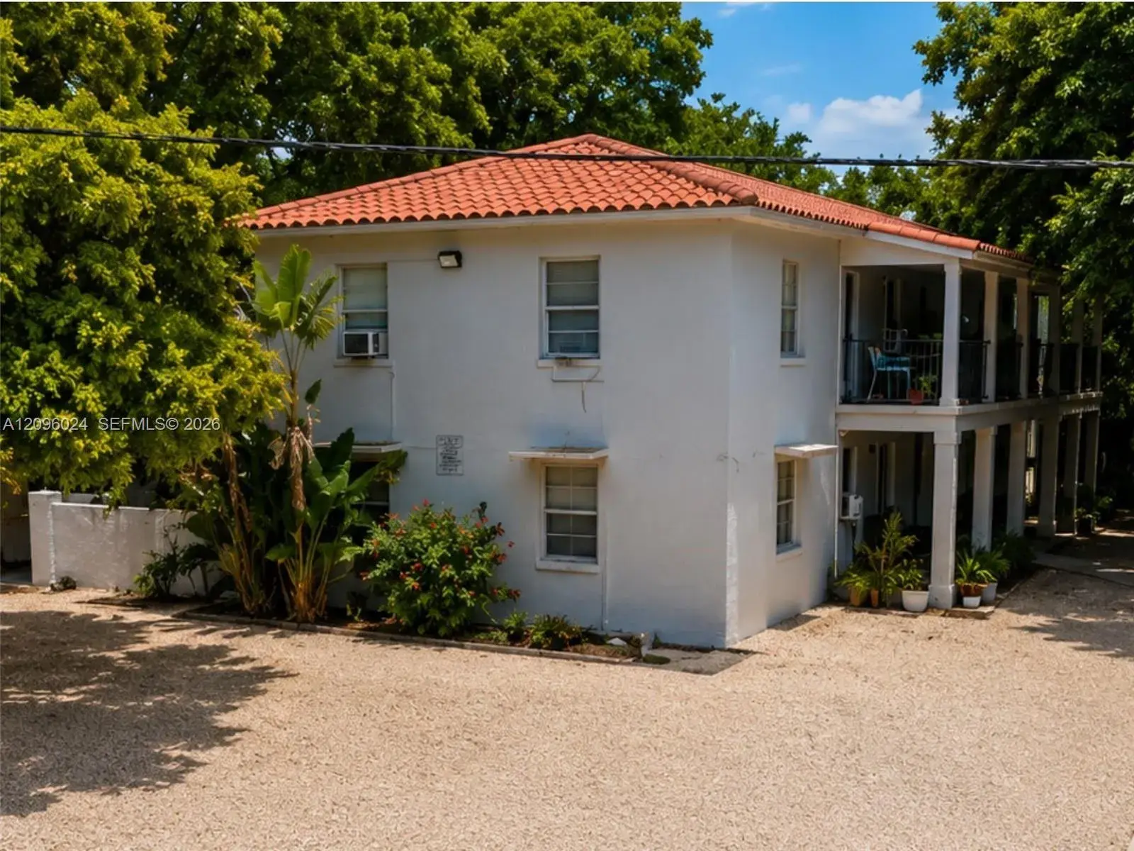 960 SW 7 St, Miami FL 33130