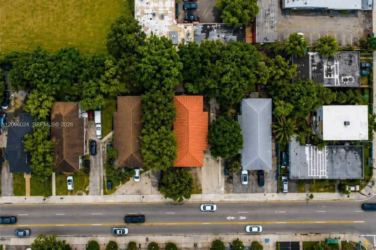 960 SW 7 St, Miami FL 33130