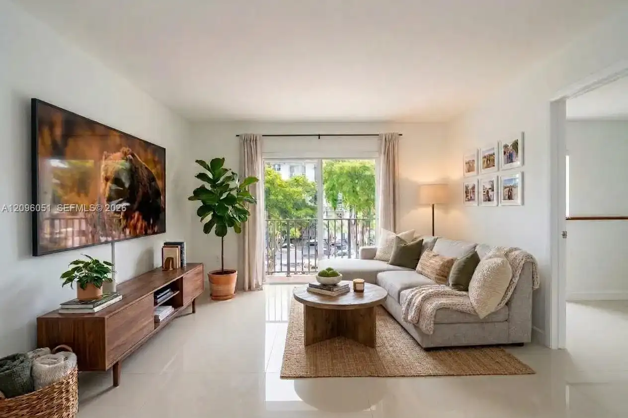 4709 NW 7th St # 9, Miami FL 33126