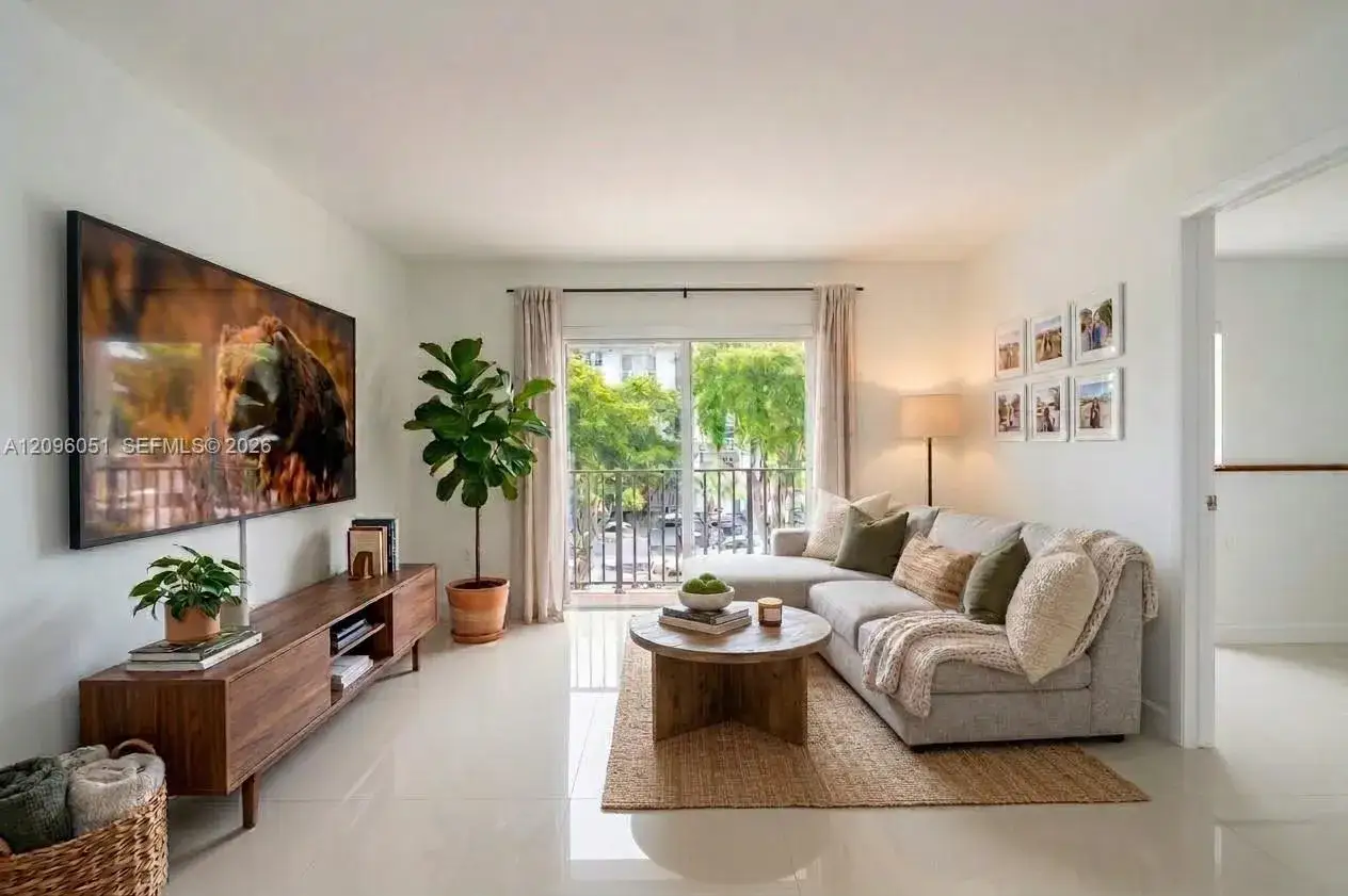 4709 NW 7th St # 9, Miami FL 33126
