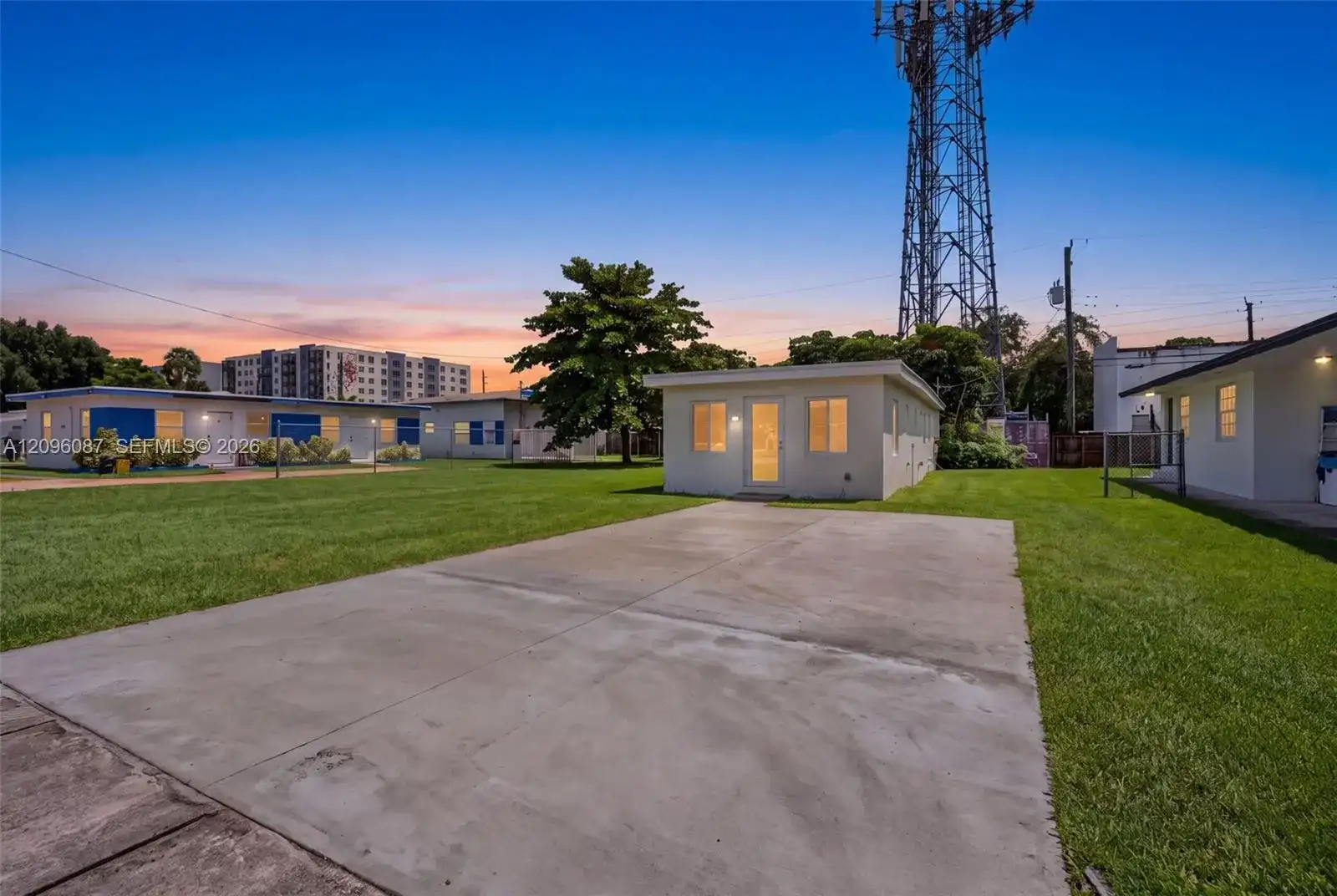 6136 Grant St, Hollywood FL 33024