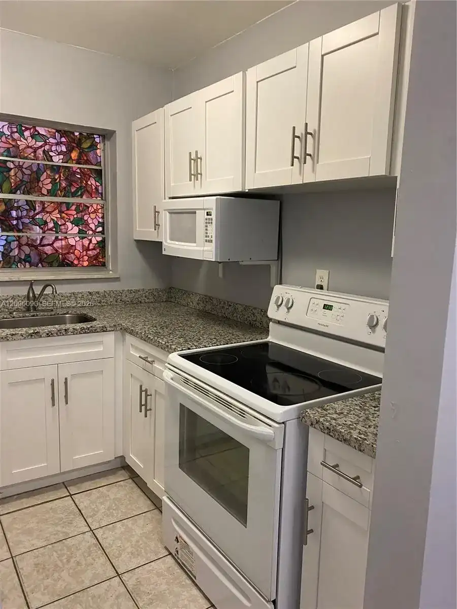 140 Royal Palm Rd # 207, Hialeah Gardens FL 33016