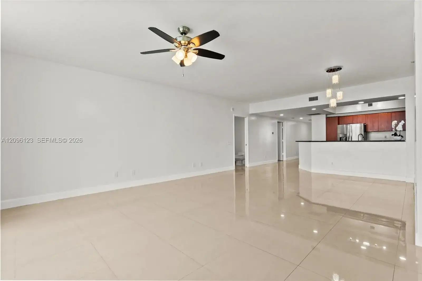 14951 Royal Oaks Ln # 2008, North Miami FL 33181 photo 2