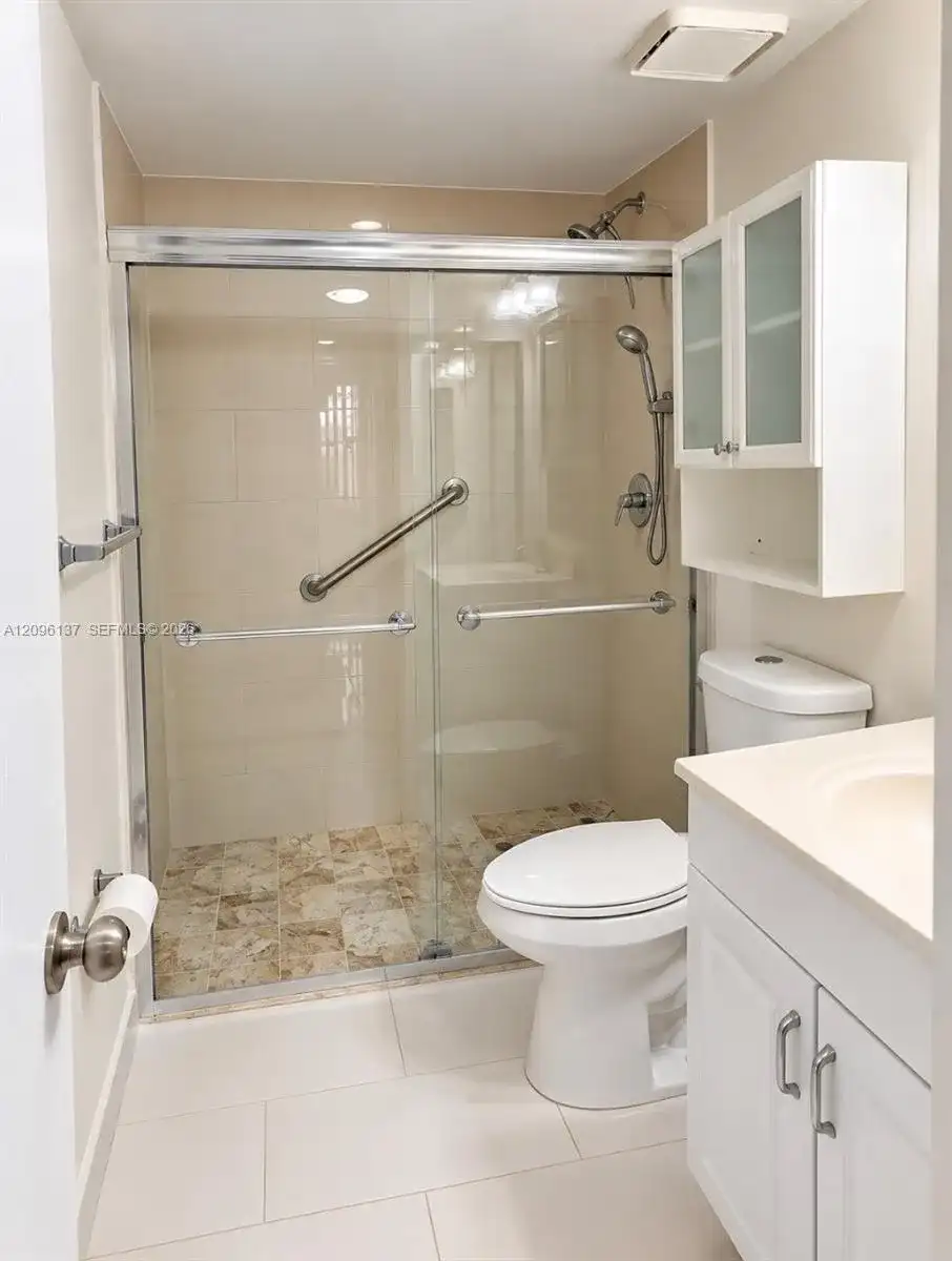 10135 NW 9th St Cir # 106, Miami FL 33172