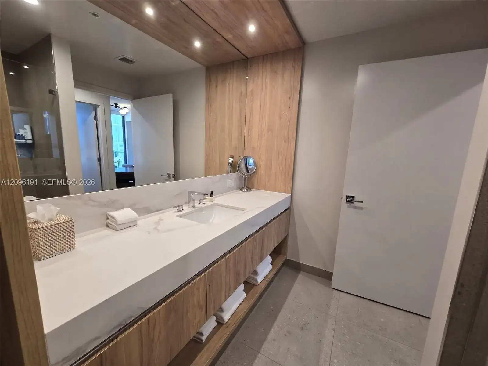 11 NE 6th St # 2103, Miami FL 33132 photo 3