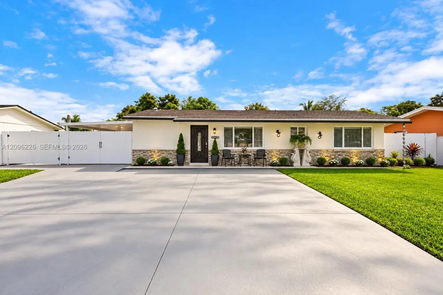 15405 SW 104th Ave, Miami FL 33157 photo 2
