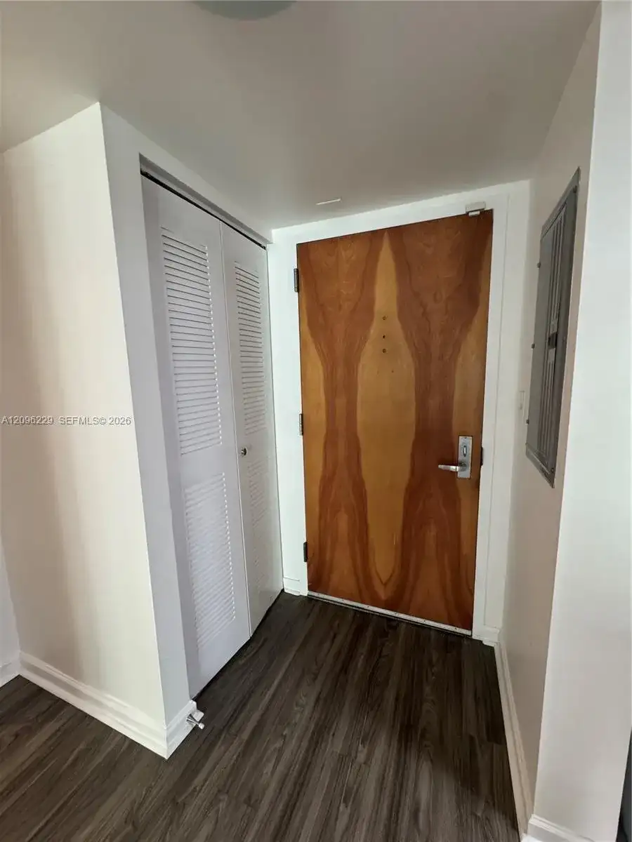 1200 Brickell Bay Dr # 3206, Miami FL 33131 photo 2