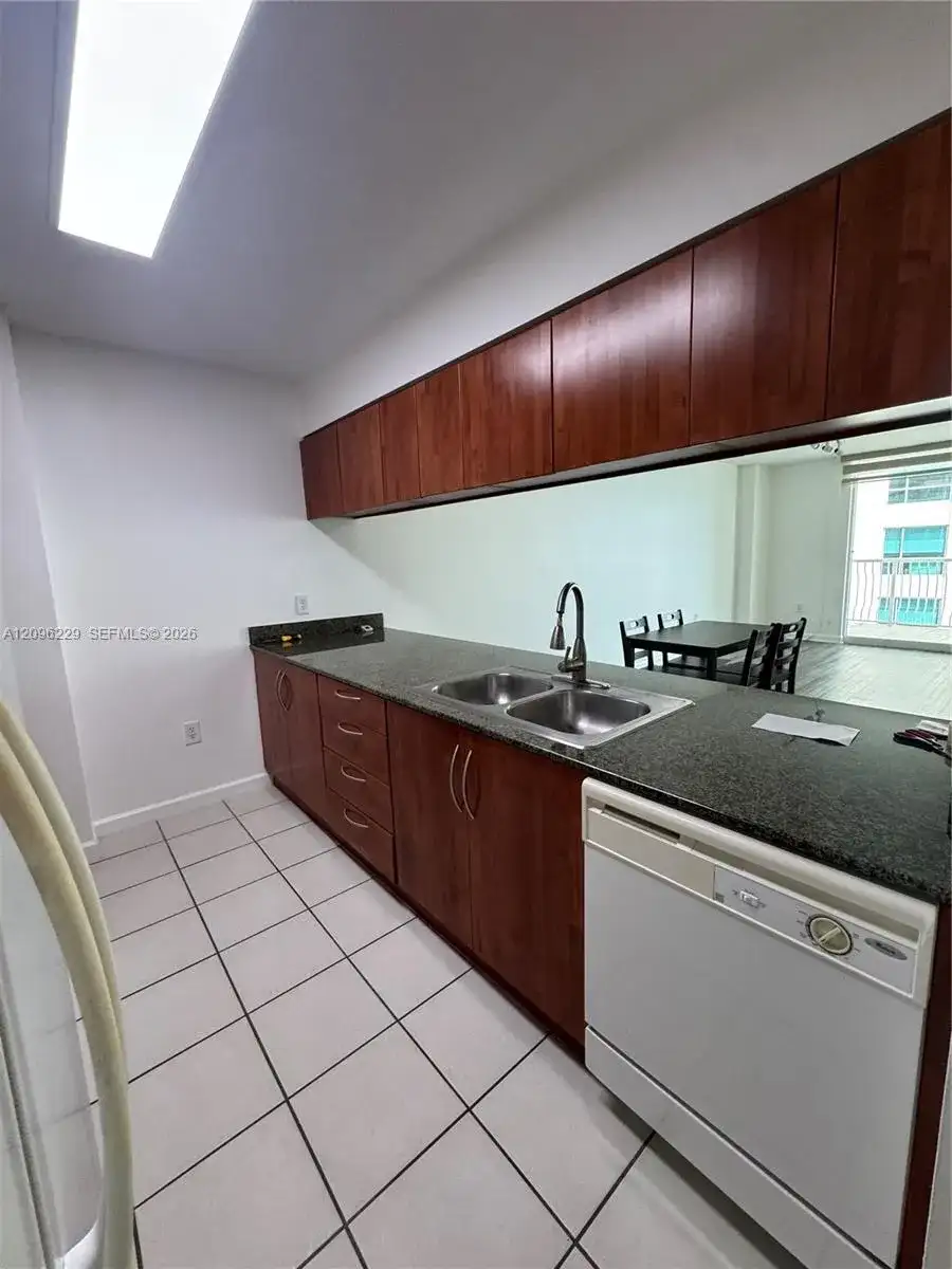 1200 Brickell Bay Dr # 3206, Miami FL 33131 photo 4