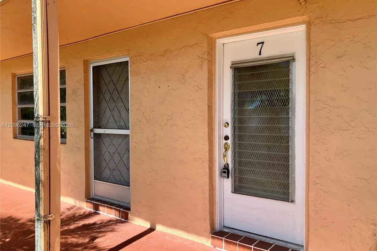 20275 NE 2nd Ave # 7, Miami FL 33179