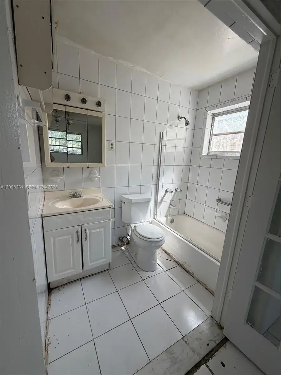 4824 NW 15th Ct, Miami FL 33142 photo 3