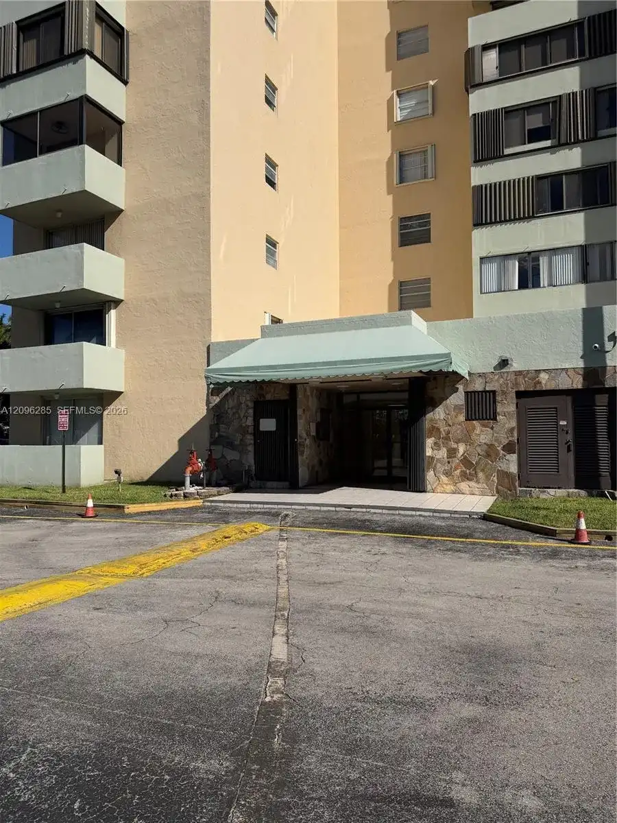 5055 NW 7th St # 504, Miami FL 33126
