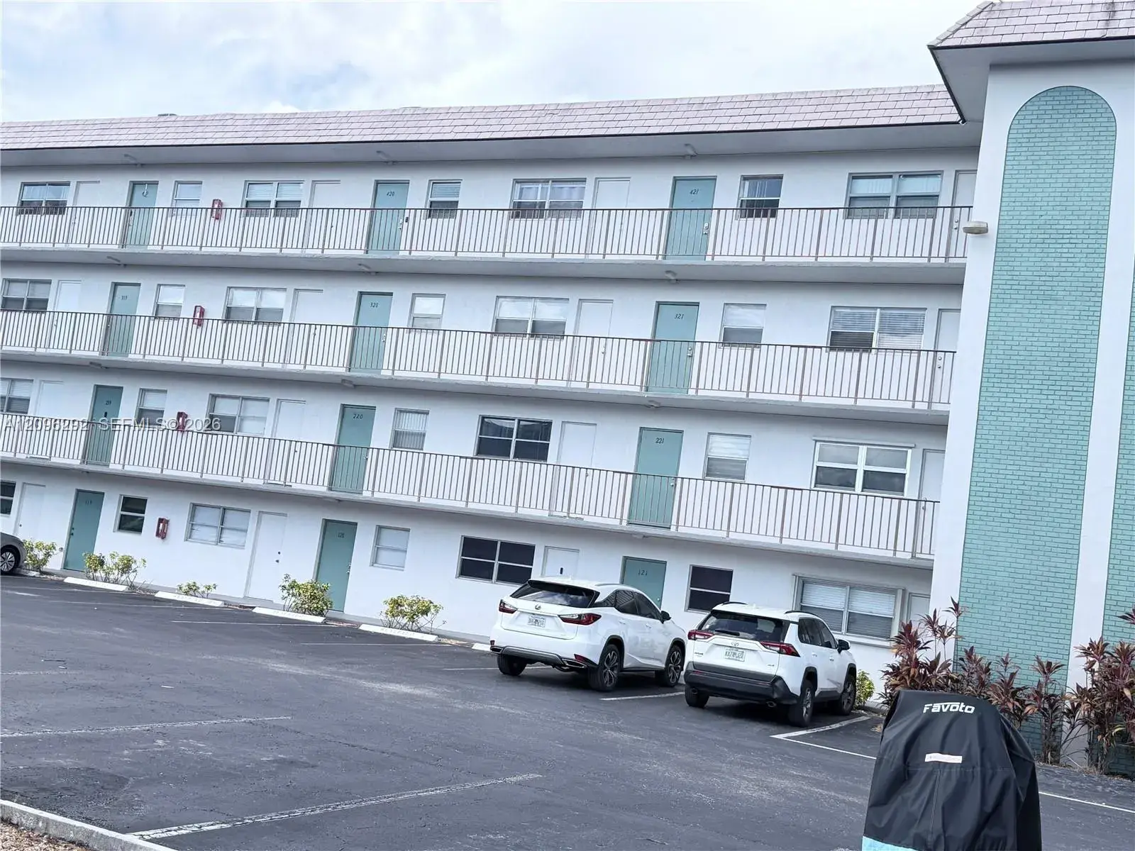 4311 Crystal Lake Dr # 120, Deerfield Beach FL 33064
