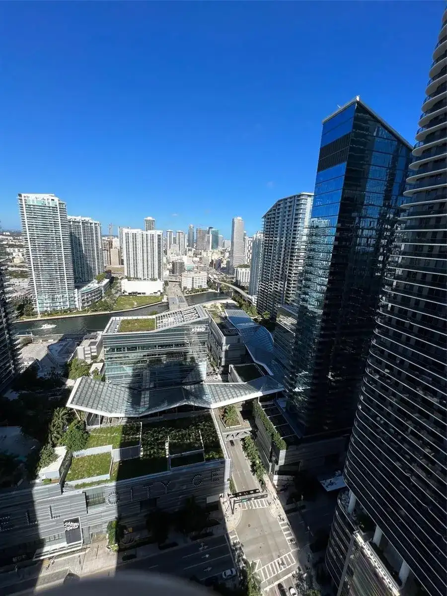 45 SW 9th St # 3709, Miami FL 33130 photo 2