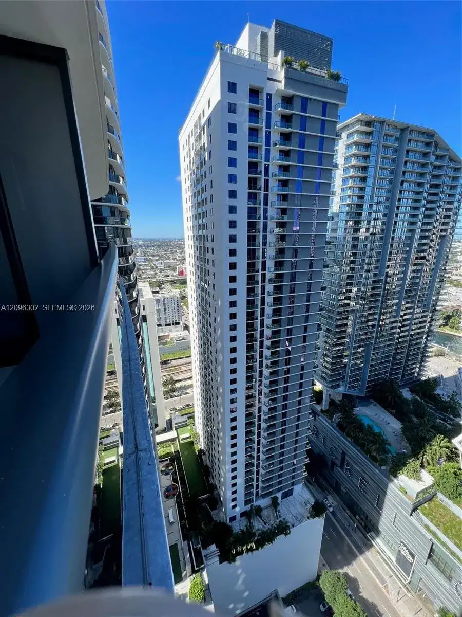 45 SW 9th St # 3709, Miami FL 33130 photo 4