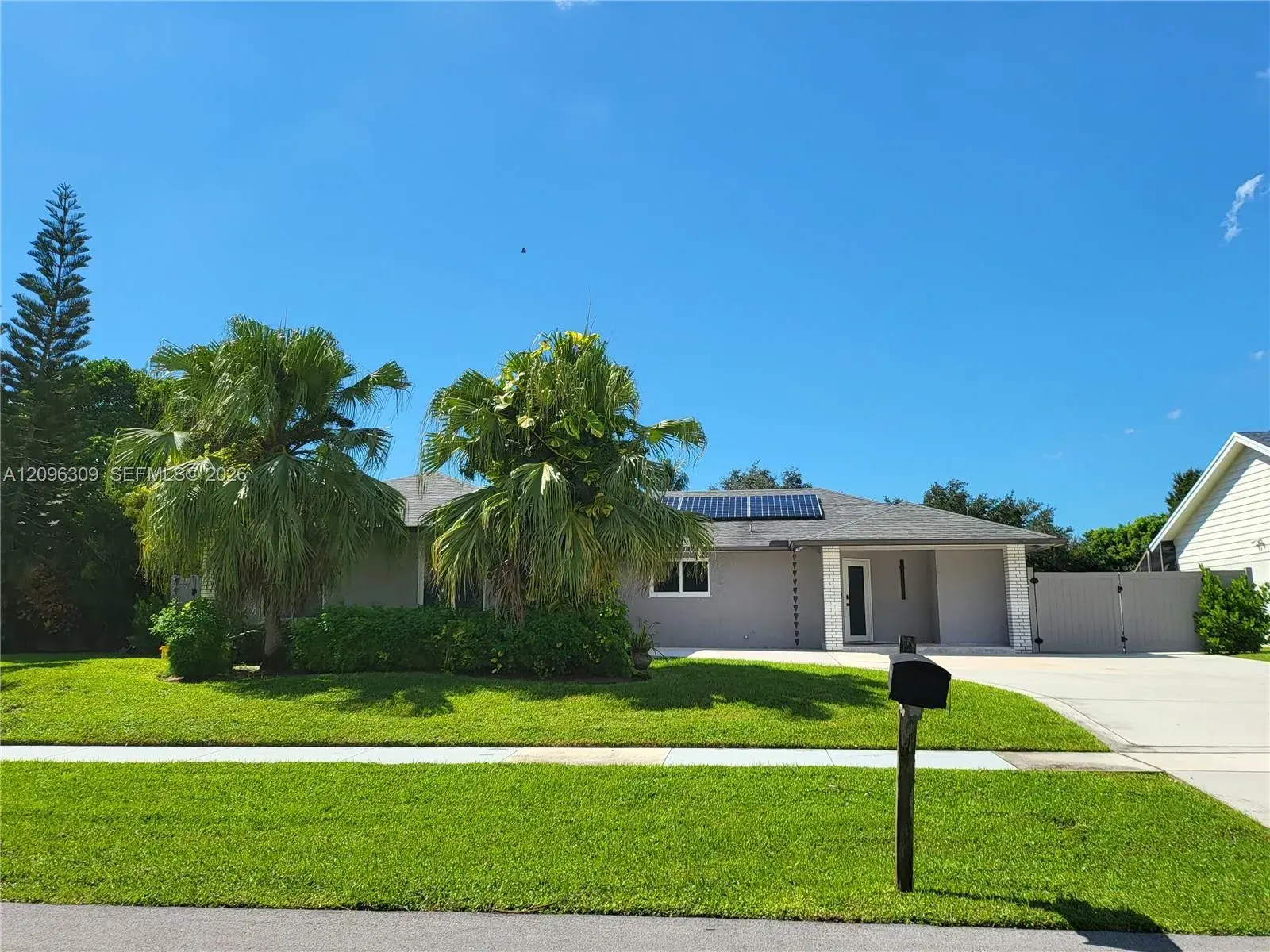 712 Juniper Pl, Wellington FL 33414