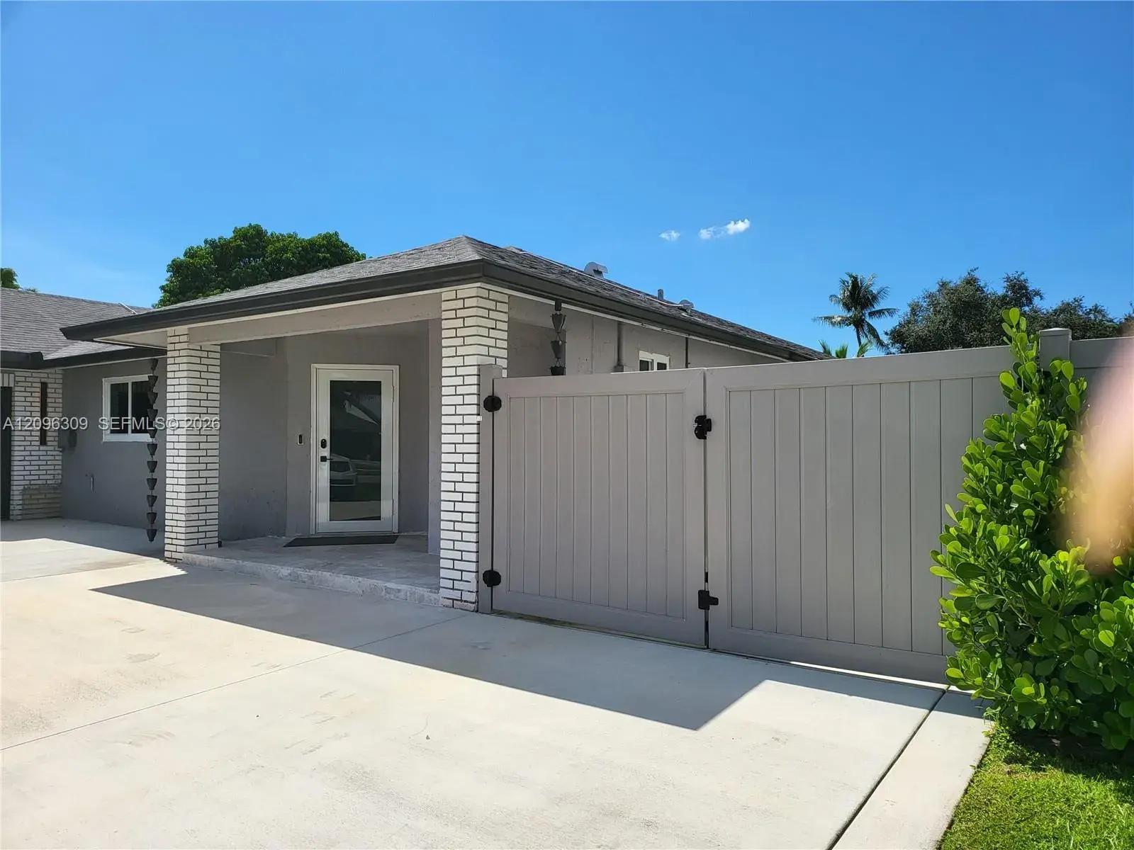 712 Juniper Pl, Wellington FL 33414
