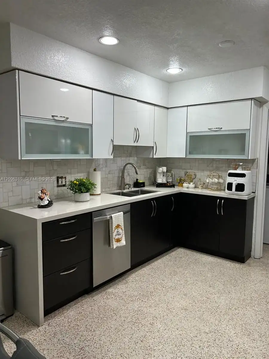 6355 SW 23rd St, Miami FL 33155 photo 3