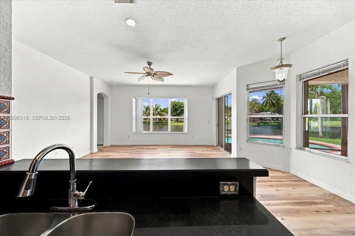 2032 SW 118th Ave, Miramar FL 33025