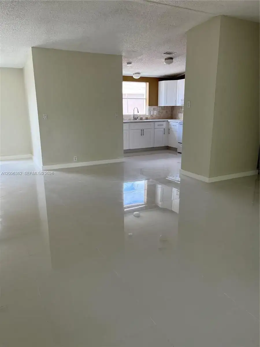 19800 SW 180, Miami FL 33187 photo 2