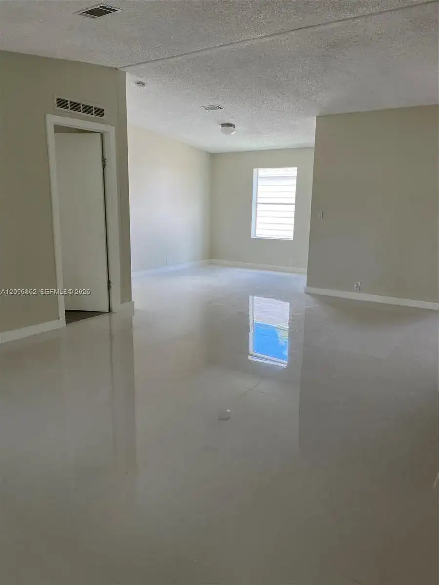 19800 SW 180, Miami FL 33187 photo 3