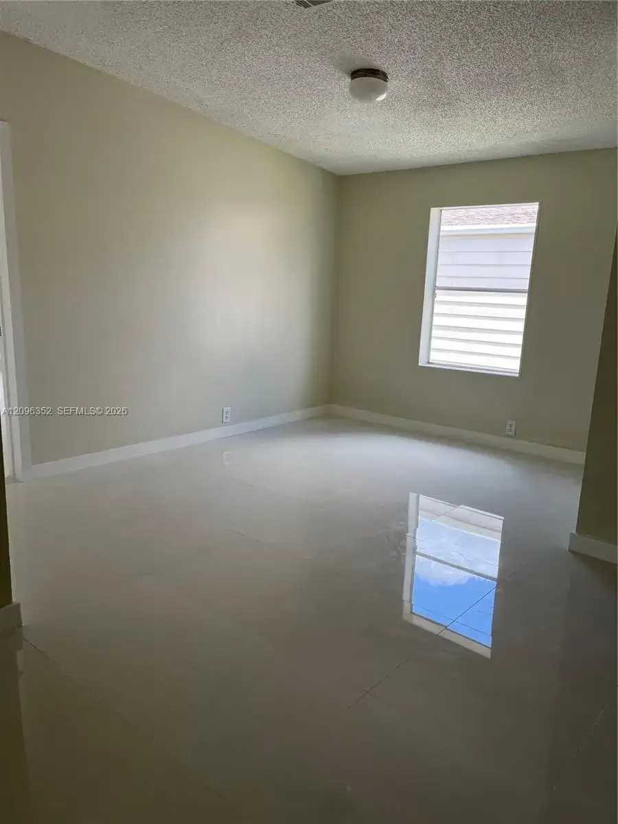 19800 SW 180, Miami FL 33187 photo 4