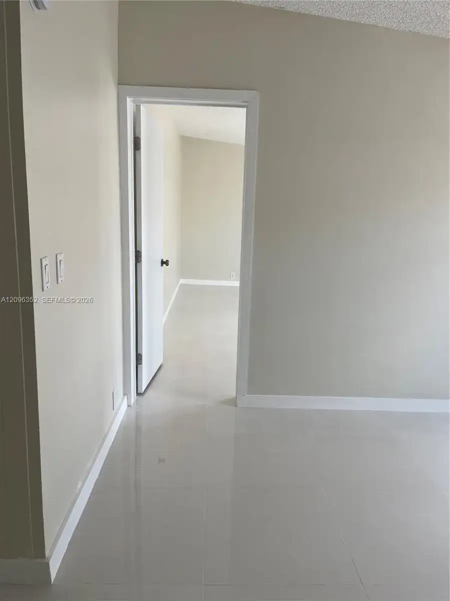 19800 SW 180, Miami FL 33187 photo 5