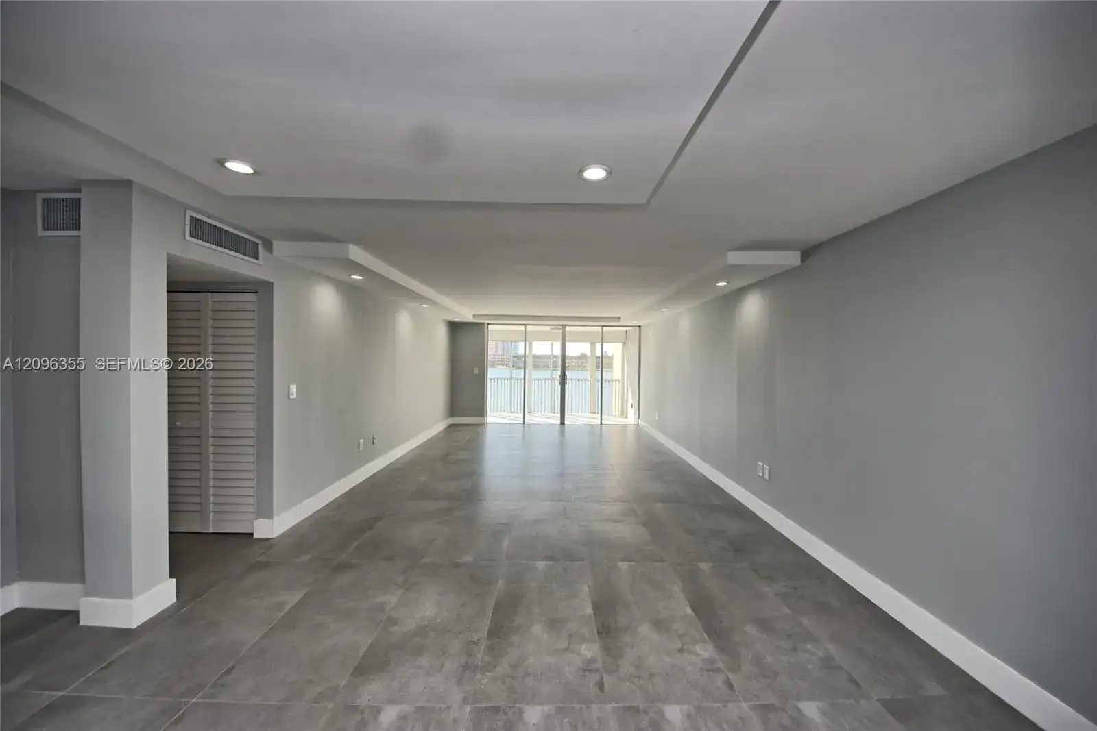 1660 NE 191st St # 1, Miami FL 33179 photo 2