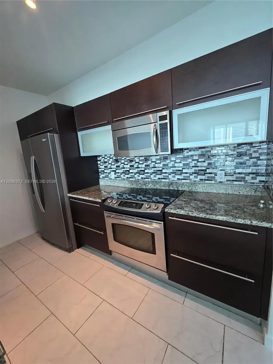 950 Brickell Bay Dr # 3300, Miami FL 33131 photo 2