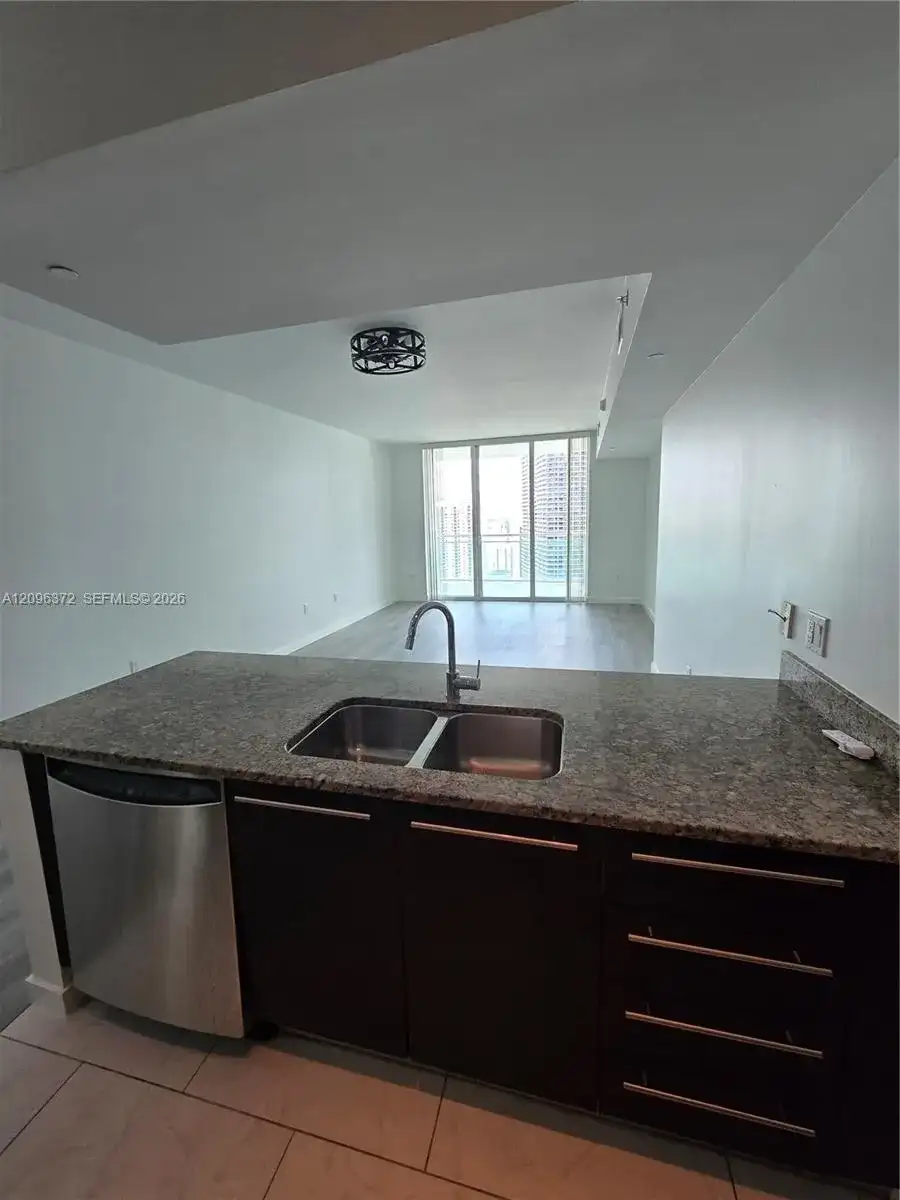 950 Brickell Bay Dr # 3300, Miami FL 33131 photo 3