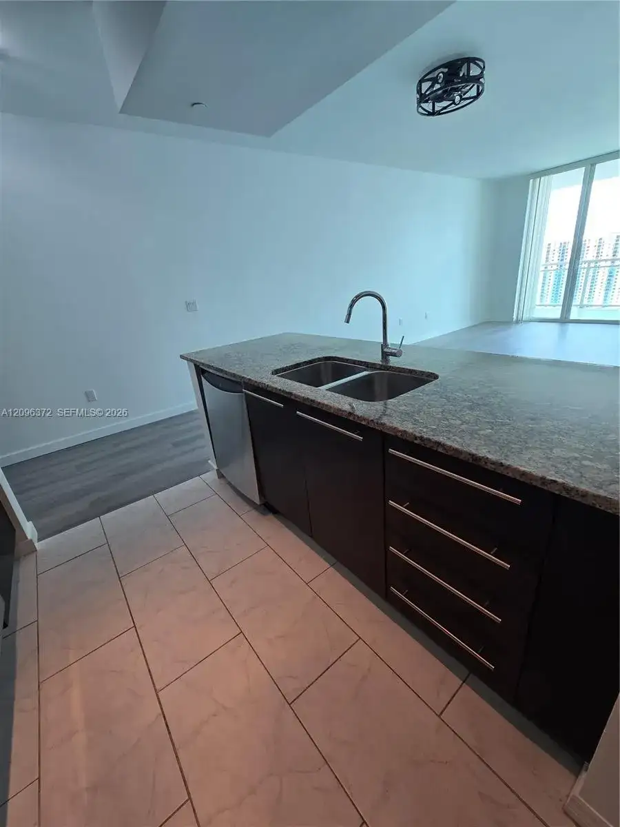 950 Brickell Bay Dr # 3300, Miami FL 33131 photo 4