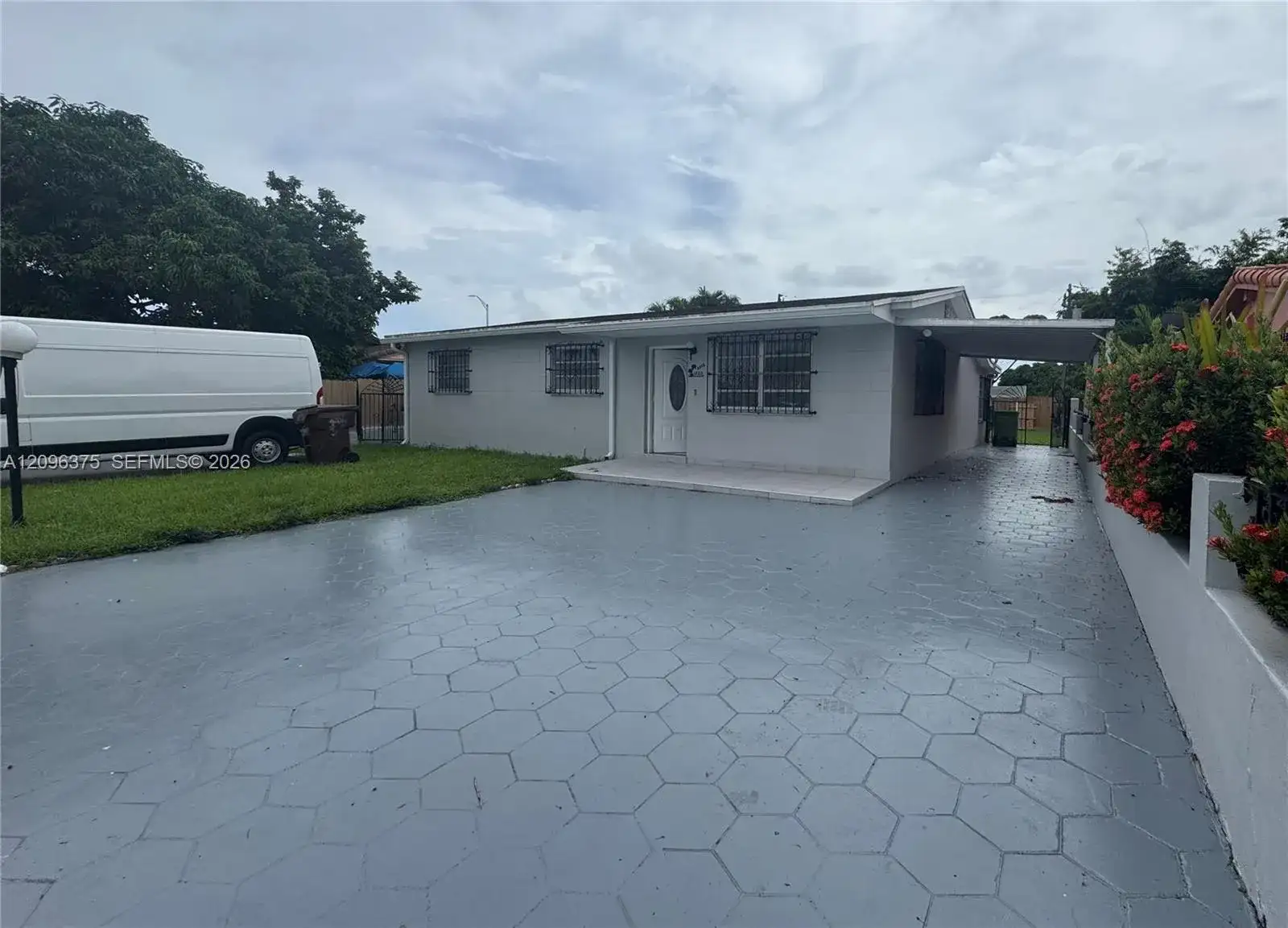 1320 W 37th St, Hialeah FL 33012 photo 2