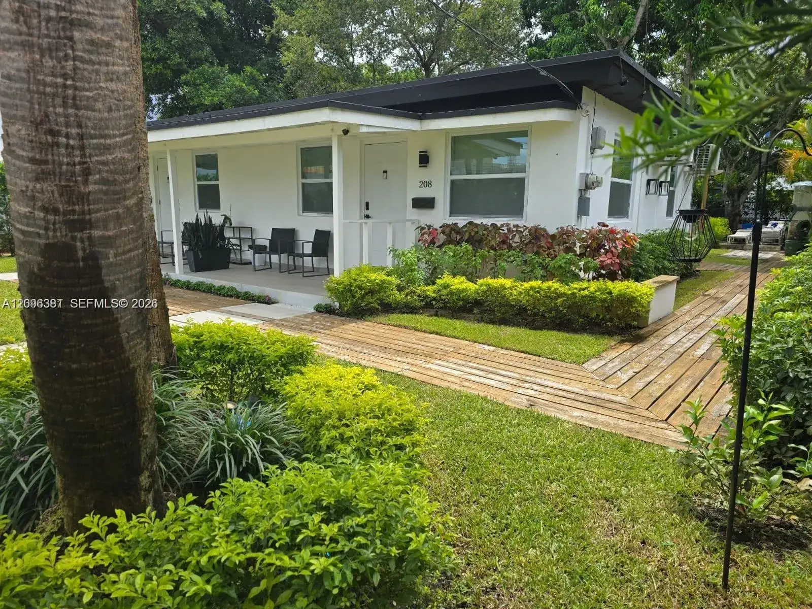 208 SE 4th St # 2, Hallandale Beach FL 33009