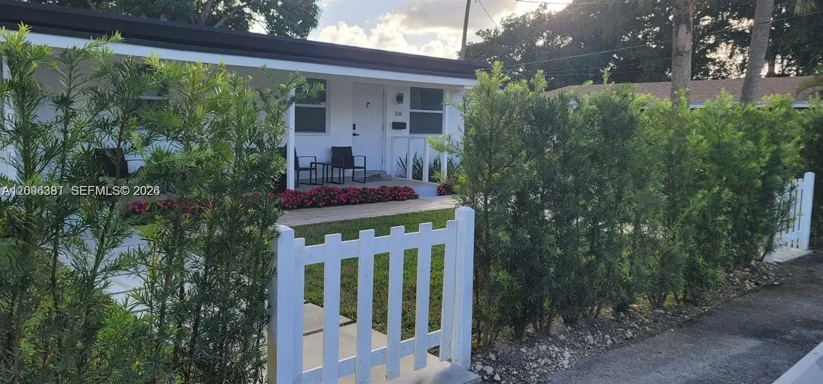 208 SE 4th St # 2, Hallandale Beach FL 33009 photo 2