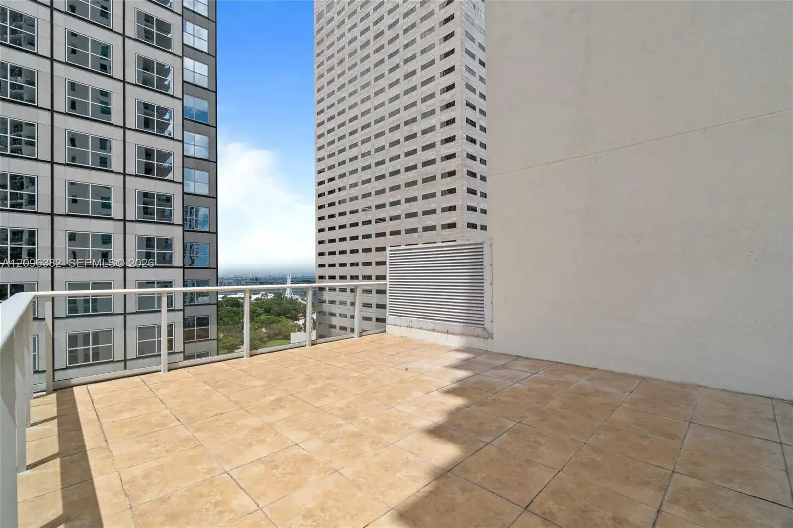 300 S Biscayne Blvd # 1411, Miami FL 33131 photo 4