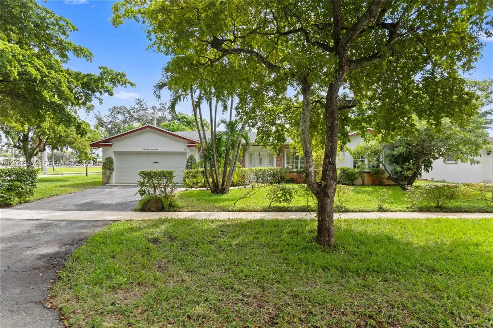 4899 NW 7th Dr, Plantation FL 33317