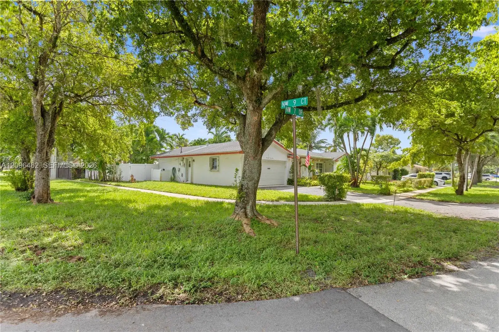 4899 NW 7th Dr, Plantation FL 33317 photo 4