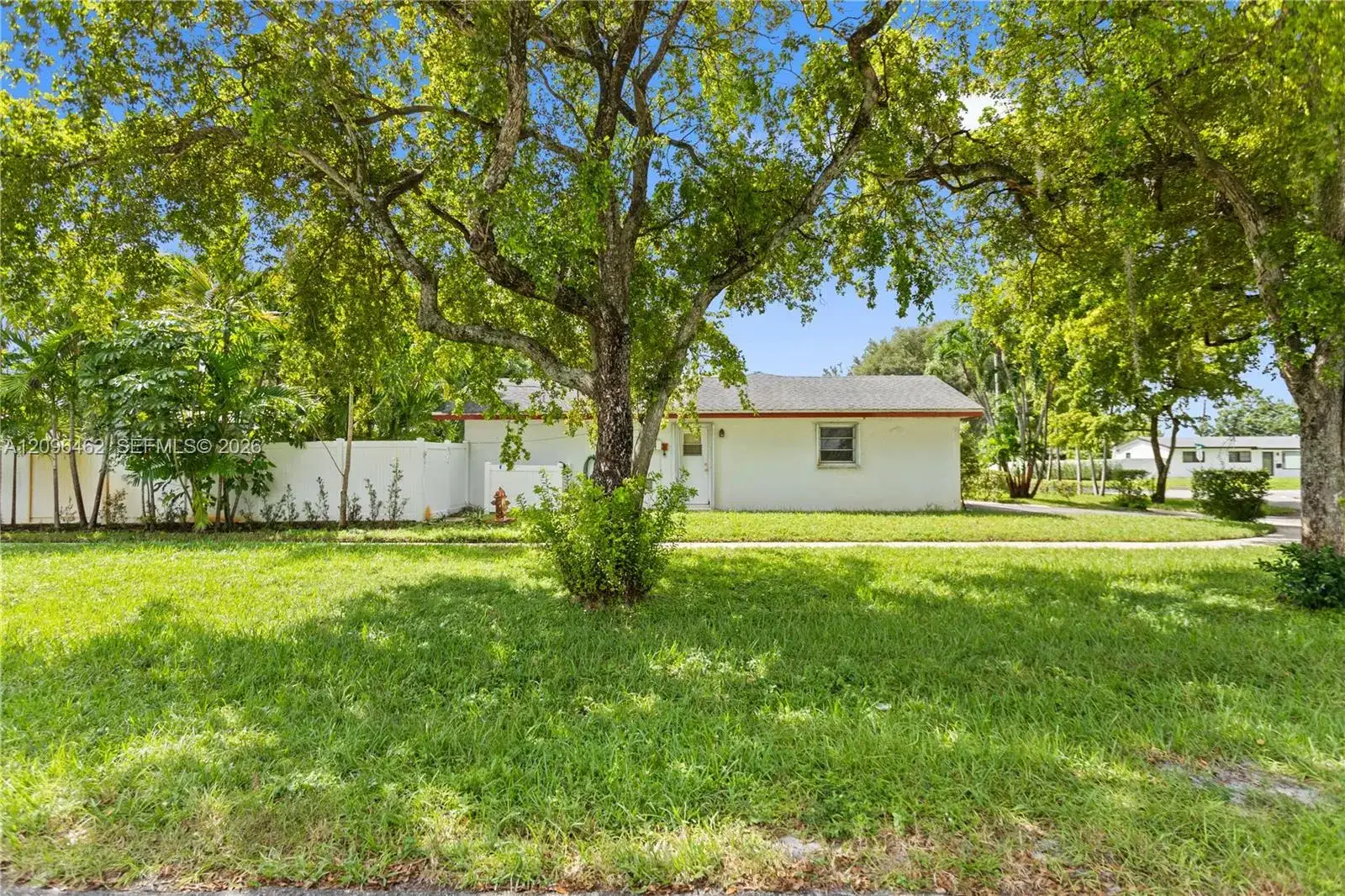 4899 NW 7th Dr, Plantation FL 33317 photo 5