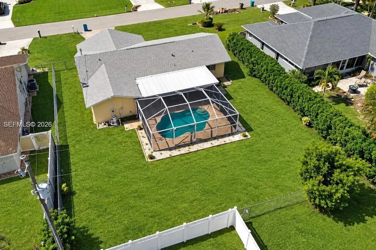 915 SE 20th ST, Cape Coral FL 33990