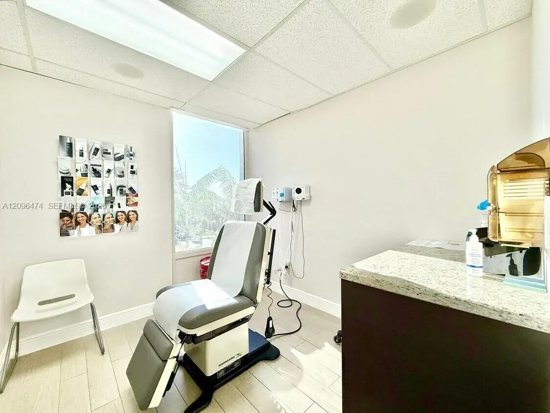 12550 Biscayne Blvd # 304, North Miami FL 33181